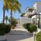 Eleona's Royal Gardens By Yiota - Luxury 2 Bed Apartment in Exclusive Complex