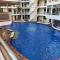 Sheryll Escapes - Kandi Palace Posh 9th floor new studio with King bed and housekeeping
