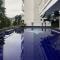 Sheryll Escapes - Kandi Palace Posh 9th floor new studio with King bed and housekeeping