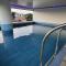Sheryll Escapes - Kandi Tower 3 premium loft 1BR on 8th floor with 2CR & 2 balconies
