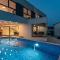Villalux2022 mit Pool beheizt - Trogir