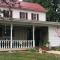 The FarmHouse Inn Bed and Breakfast - Nappanee