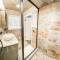 Retreat with Sauna Near ATL Large Backyard with Deck PETS WELCOME - تاكر