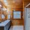 Gorgeous 6BR Cabin w/Spa, Firepit, Arcade& Mountain View