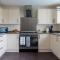 Syster Properties Serviced Accommodation Leicester 5 Bedroom House Glen View - Leicester