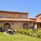 Apartments in residence with swimming pool in Monteverdi Marittimo