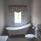 Rocks & Roses Farm stay