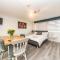 10 Boutique Studio Apartment near Tube - quiet location