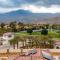 Near Coachella and Stagecoach Palm Springs , PGA resort Villa ,Golf, community pool, gym - لا كينتا