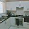 2BR house in West Lamington