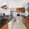Stylish Beachside Holiday Penthouse