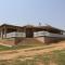 Rocks & Roses Farm stay