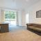 Pillo Rooms - Spacious 4 Bedroom Detached House close to Heaton Park - Manchester