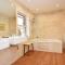 Carlton House - Spacious 4 Bed Victorian townhouse