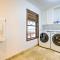 Pool and Putting Green Pet-Friendly Glendale Home - Phoenix