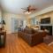 Minette's Downtown Condo - Hendersonville