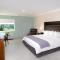 Bella Vista Hotel & Suites