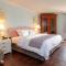 Bella Vista Hotel & Suites