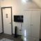 Newly refurbished studio, great location 8 studios