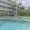 Sun Splashed Condo! Steps to Beach and 2 Pools Galveston Island - 加尔维斯敦