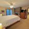 Spacious private home, ski views, pool table, ping-pong, privacy, steps to Mt Wash Hotel