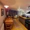 Fyne Byre Cottage - Barn Conversion with Hot Tub - Cairndow