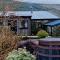 Fyne Byre Cottage - Barn Conversion with Hot Tub - Cairndow