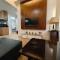 2 BR Loop Tower 1524