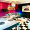 Capsule Miami Vice - Jacuzzi - Billard - Ecran cinéma & Netflix - Ping-Pong - Nintendo & Jeux-