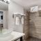 Super 8 by Wyndham Daleville-Fort Novosel
