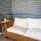 Surfs Up! Oceanfront Home Sleeps 6 steps from the sand - إميرالد بيتش