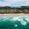 Surfs Up! Oceanfront Home Sleeps 6 steps from the sand - إميرالد بيتش