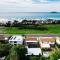 Surfs Up! Oceanfront Home Sleeps 6 steps from the sand - إميرالد بيتش