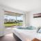 Surfs Up! Oceanfront Home Sleeps 6 steps from the sand - إميرالد بيتش