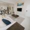 Luxurious Beachside 3-Br Apt