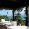 Coconut Grove Beachfront Cottages - Матей