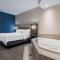 Holiday Inn Express Hotel & Suites-St. Paul, an IHG Hotel - Vadnais Heights