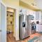 Walk to Sea Isle Beach Retreat with Deck and Patio! - 加尔维斯敦