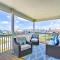 Walk to Sea Isle Beach Retreat with Deck and Patio! - 加尔维斯敦