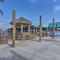 Walk to Sea Isle Beach Retreat with Deck and Patio! - 加尔维斯敦