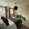 Stylish Seaside home with King beds and parking - 斯卡伯勒