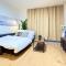 Yarn - brand new - free parking - balcony with city view - Central shopping mall