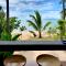 FRONT BEACH BUNGALOW - OUTDOOR SHOWER - Working Desk