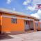 3 Bed House - Sleeps 8 Wifi Parking Pets