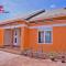 3 Bed House - Sleeps 8 Wifi Parking Pets