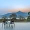 SaffronStays Stargazer, Karjat - luxury pool villa with lake view - 卡尔贾特