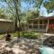 Sizable Screened in Porch w Luxury Kitchen and Bath - Austin