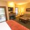 Spacious Unit Mountain Getaway with Firepace