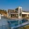 SaffronStays Stargazer, Karjat - luxury pool villa with lake view - 卡尔贾特