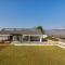 SaffronStays Stargazer, Karjat - luxury pool villa with lake view - 卡尔贾特